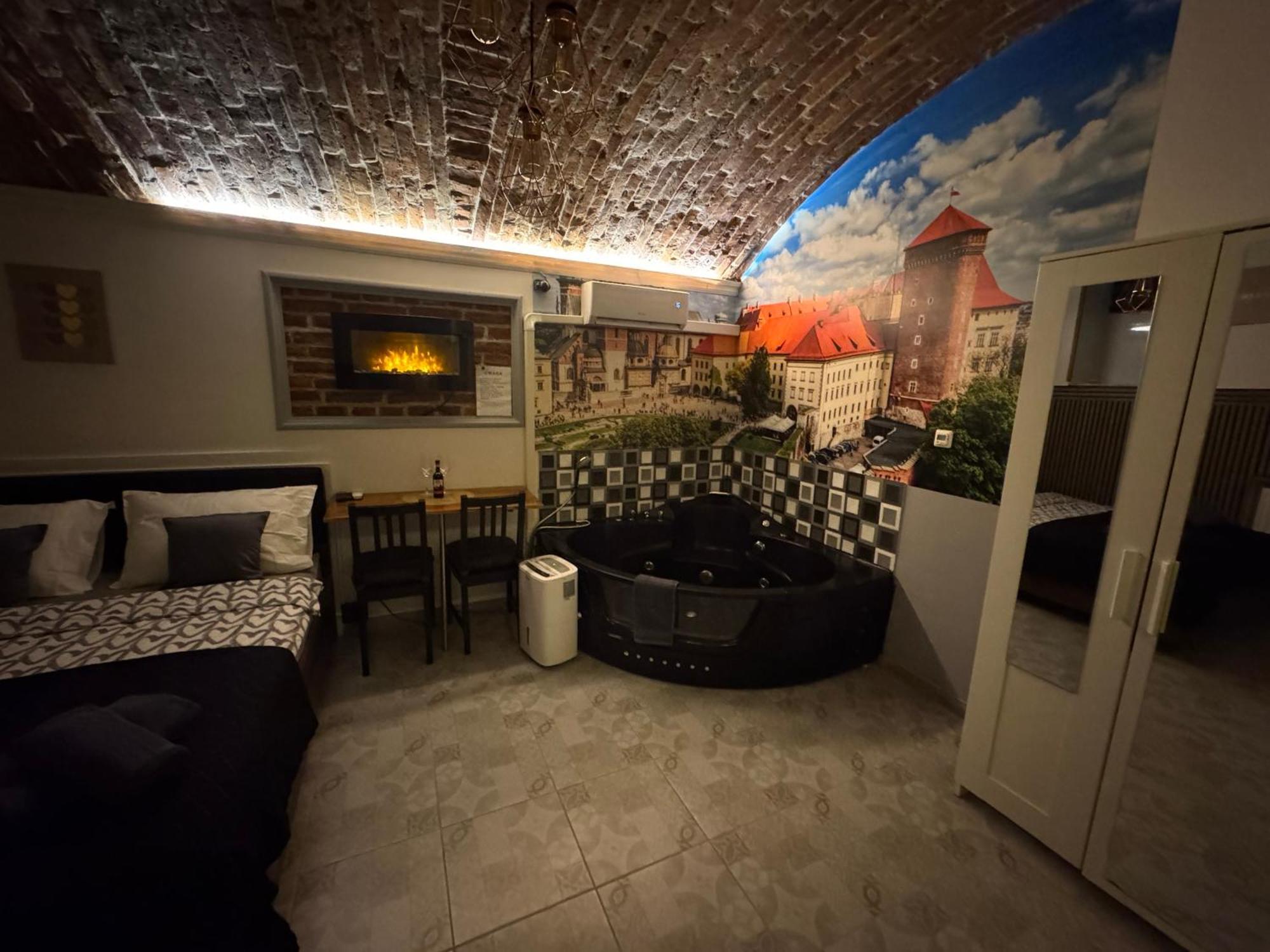 Underground Jacuzzi Rooms — Photos 1